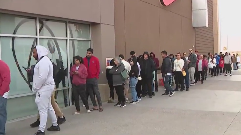 Black Friday shopping at Tanger Outlets